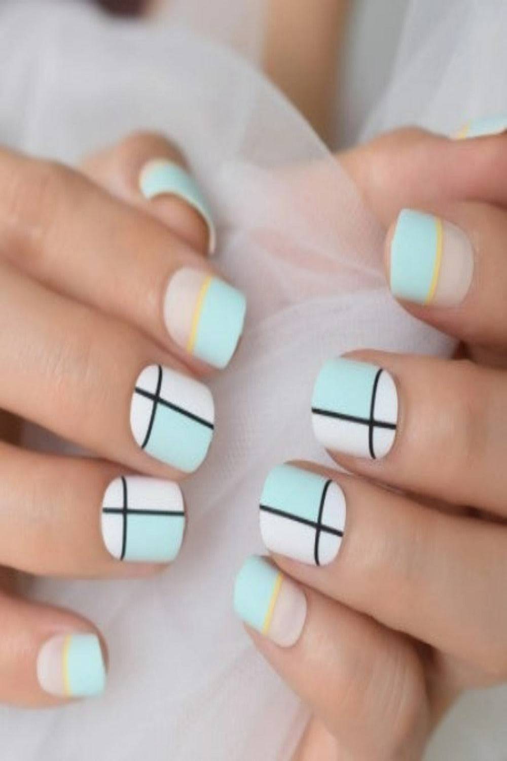 Press On Nails Green And White Matte Round Geometric Nail Kit - TGC Boutique - Press On Nails