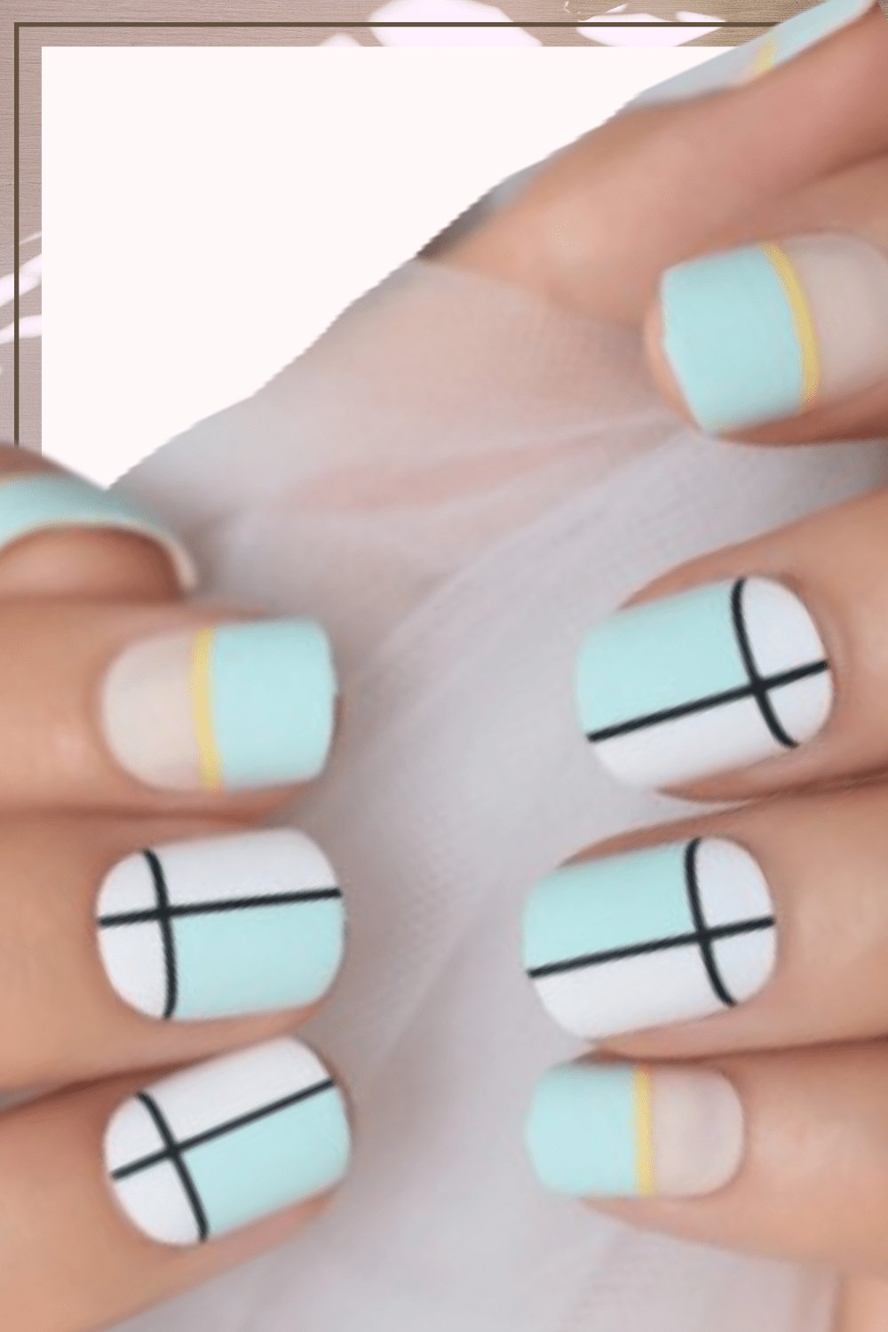Press On Nails Green And White Matte Round Geometric Nail Kit - TGC Boutique - Press On Nails